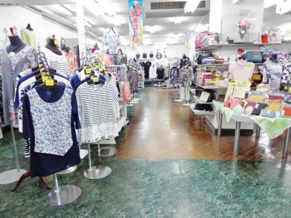 『タサキ洋品店　内装』の画像